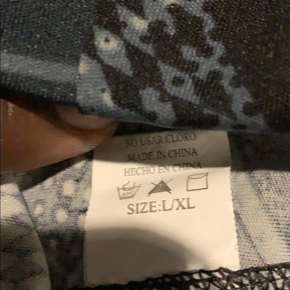 Woman’s Leggings MultiColor Size L/XL - Picture 2 of 2